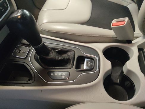 Used 2020 Jeep Cherokee Latitude Plus image 26