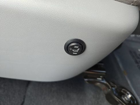 Used 2019 Toyota Sequoia SR5 AWD/4WD image 36