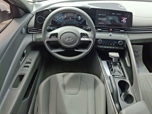 Used 2024 Hyundai Elantra SEL FWD image 13