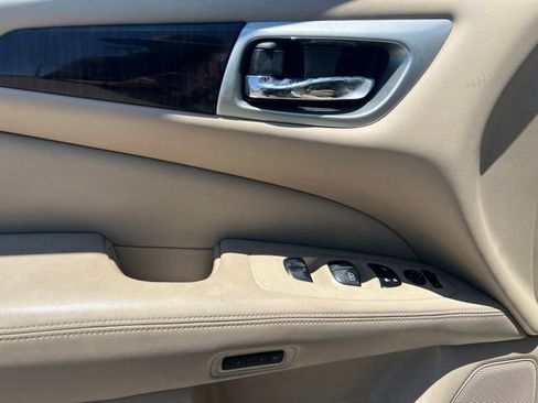 Used 2015 Nissan Pathfinder Platinum w/ Family Entertainment Package FWD image 24