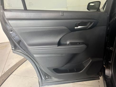 Used 2023 Toyota Highlander XSE image 28