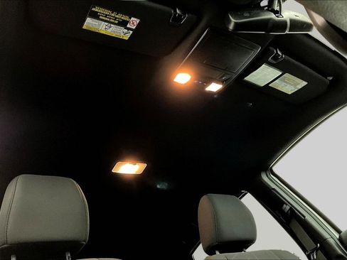 Used 2019 Toyota Tacoma TRD Sport w/ Technology Package image 28