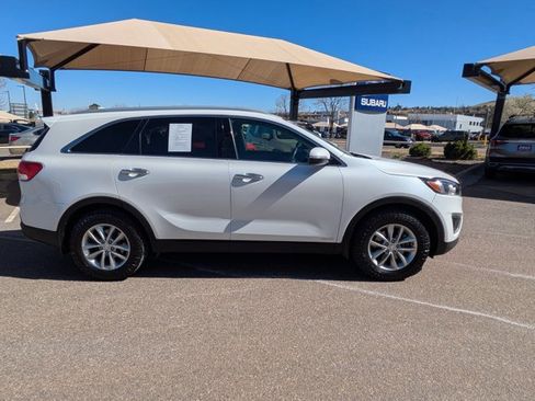 Used 2018 Kia Sorento LX image 4