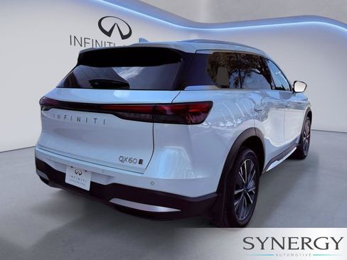 Certified 2026 INFINITI QX60 Luxe w/ Family Package AWD/4WD image 6