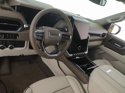 Used 2025 GMC Yukon Denali w/ Sun & Power Step Package image 18