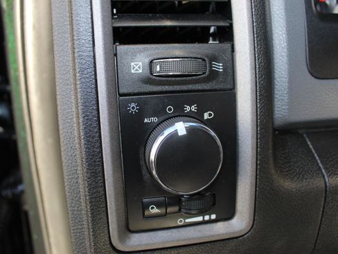 Used 2017 RAM 2500 Tradesman w/ Chrome Appearance Group image 19