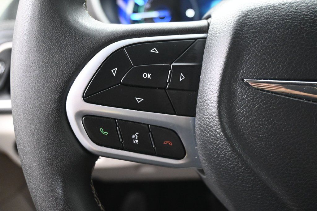 Used 2024 Chrysler Pacifica Limited FWD image 20