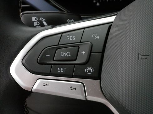 Certified 2022 Volkswagen Taos SE image 26