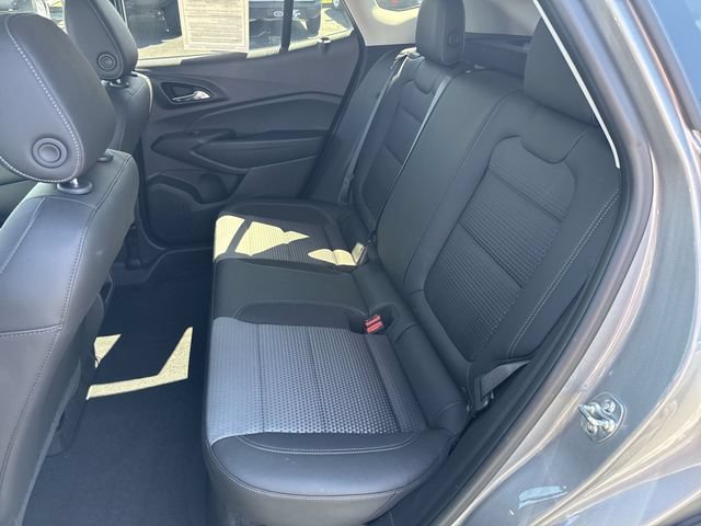 Used 2025 Chevrolet Trax LT w/ LT Convenience Package FWD image 25