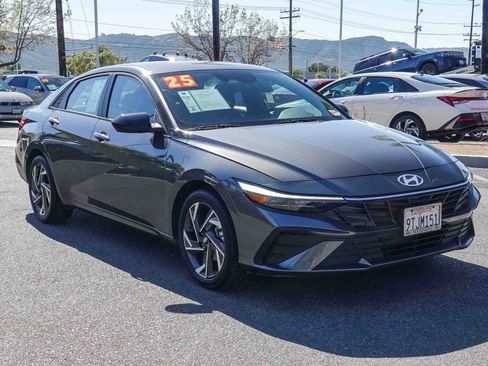 Used 2025 Hyundai Elantra Sport FWD image 3