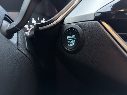 Used 2022 Ford Escape SEL image 18