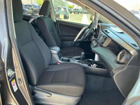Used 2018 Toyota RAV4 LE w/ Carpet Mat Package FWD image 19