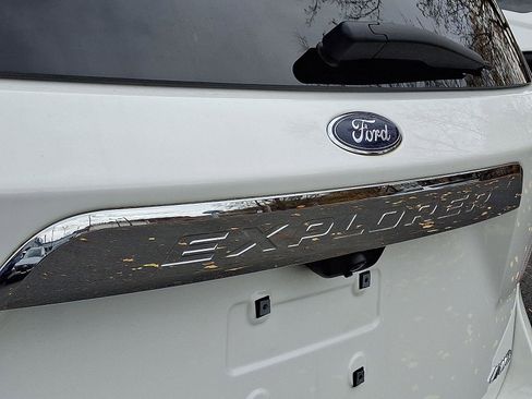 Used 2022 Ford Explorer XLT image 31