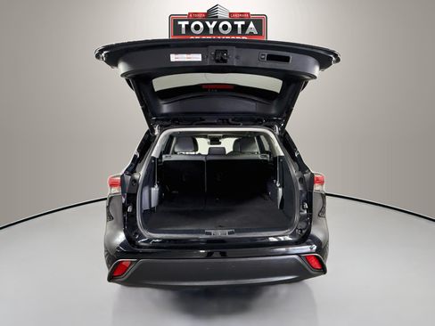Used 2023 Toyota Highlander XLE AWD/4WD image 27