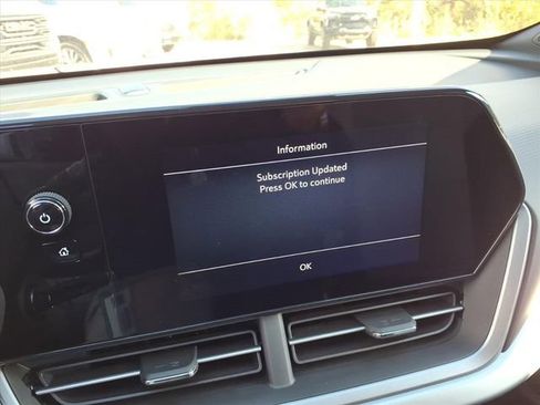 Used 2025 Chevrolet Trax RS w/ Driver Confidence Package image 28