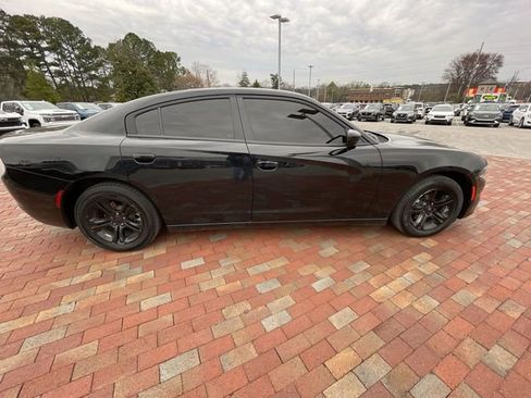 Used 2022 Dodge Charger SXT image 19