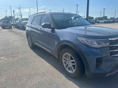 Used 2025 Ford Explorer Active RWD image 7