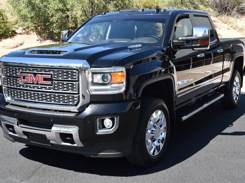 Used 2019 GMC Sierra 2500 Denali AWD/4WD image 4