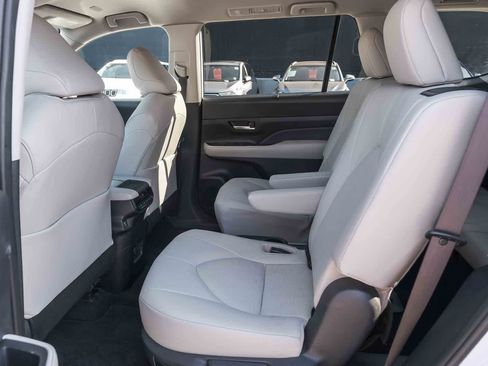 Certified 2024 Toyota Grand Highlander FWD image 19