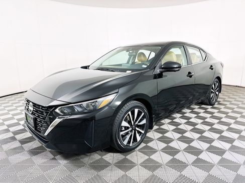 Used 2024 Nissan Sentra SV w/ SV Premium Package FWD image 3