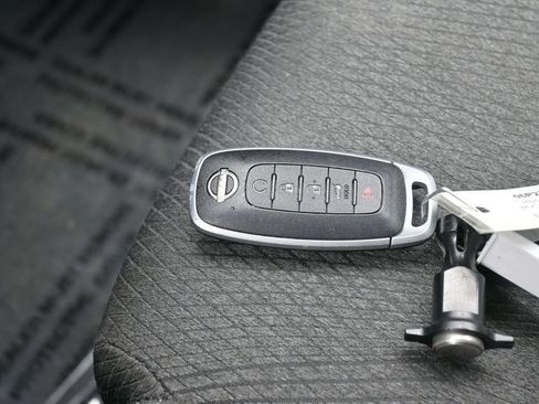 Used 2025 Nissan Rogue SV AWD/4WD image 29
