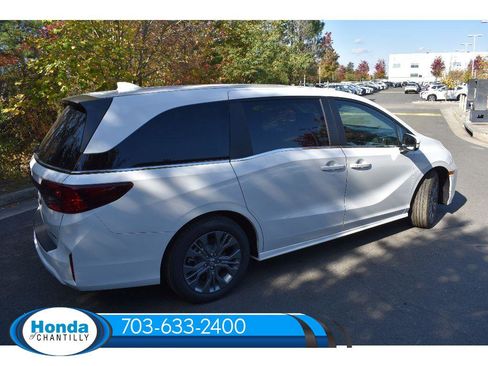 New 2026 Honda Odyssey Touring image 11