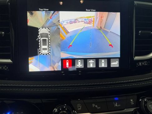 Used 2027 Chrysler Pacifica Select AWD/4WD image 15