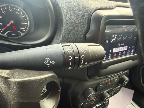 Used 2018 Jeep Renegade Limited image 15