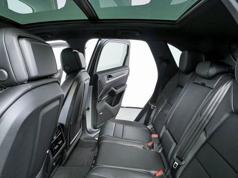 New 2026 Porsche Cayenne image 23