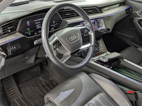 Used 2021 Audi e-tron Prestige w/ Prestige Package image 4