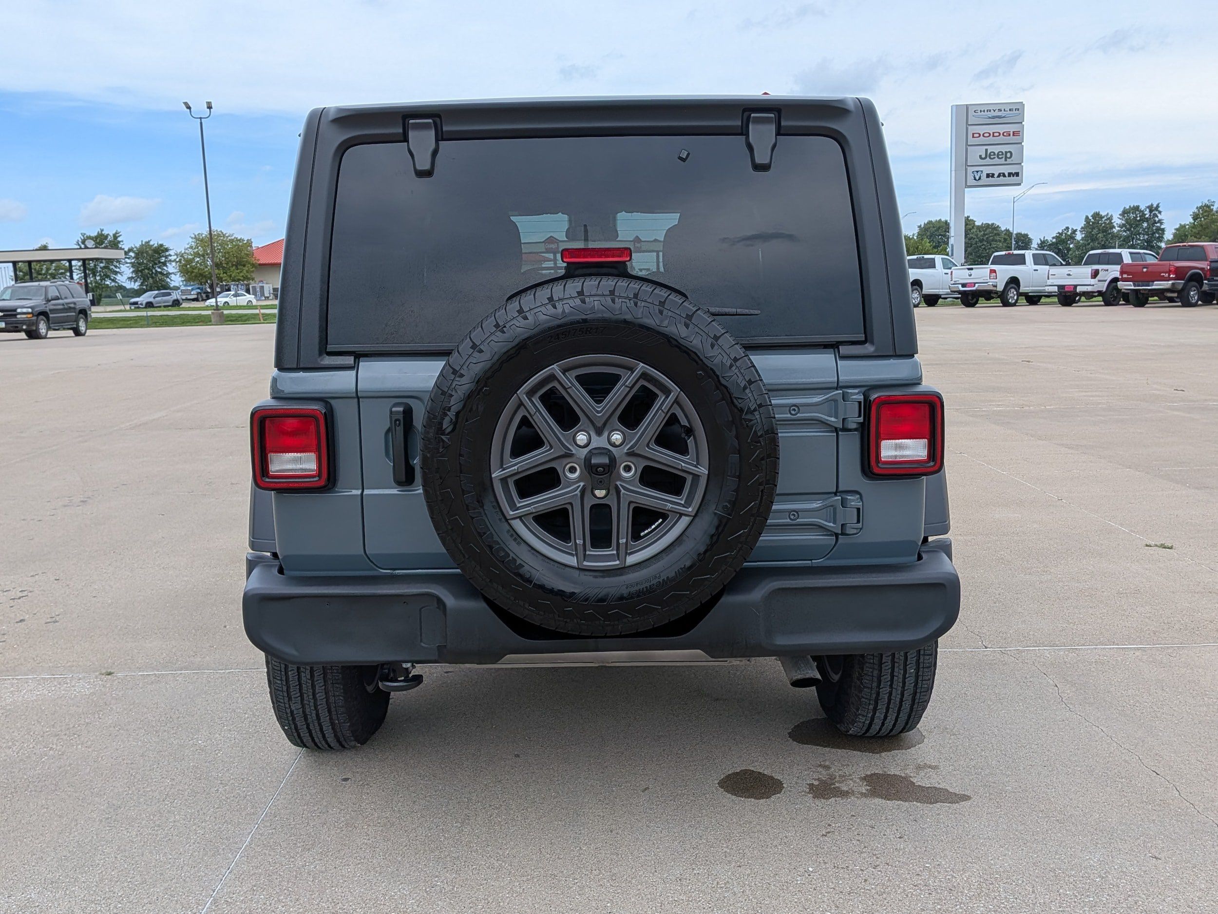 Used 2025 Jeep Wrangler Unlimited Sport AWD/4WD image 7