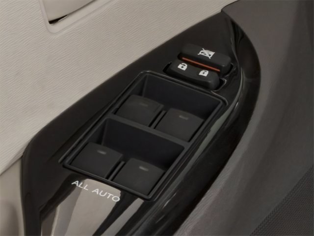 Used 2013 Toyota Sienna XLE AWD/4WD image 12