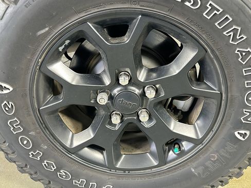 Used 2023 Jeep Wrangler Willys AWD/4WD image 28