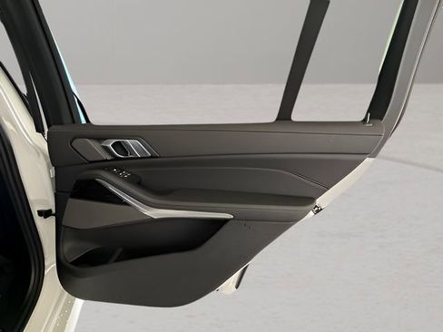 Used 2026 BMW X7 xDrive40i w/ M Sport Package image 31