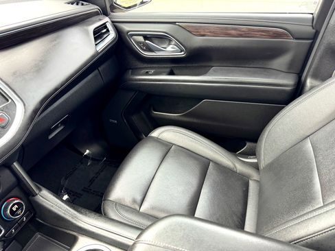 Used 2024 Chevrolet Tahoe Z71 w/ Luxury Package image 33