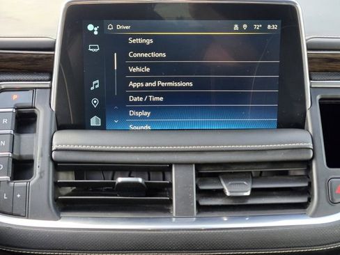 Used 2023 Chevrolet Suburban Premier image 17