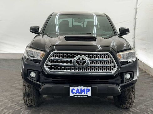 Used 2016 Toyota Tacoma TRD Sport image 8