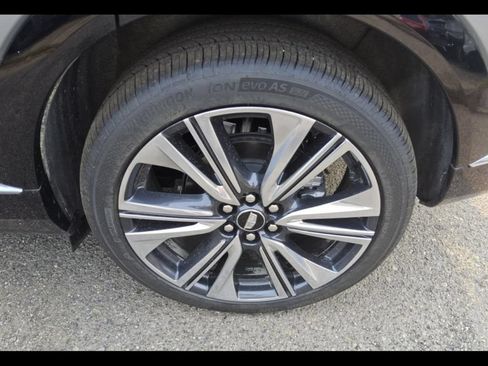 Used 2025 Cadillac Optiq Luxury 2 w/ LPO, Floor Liner Package AWD/4WD image 5
