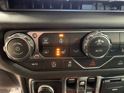 New 2026 Jeep Gladiator Sport AWD/4WD image 30