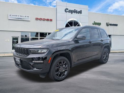 Used 2025 Jeep Grand Cherokee Limited w/ Trailer Tow Package AWD/4WD image 7