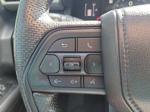 Used 2025 Toyota Tacoma SR5 AWD/4WD image 30
