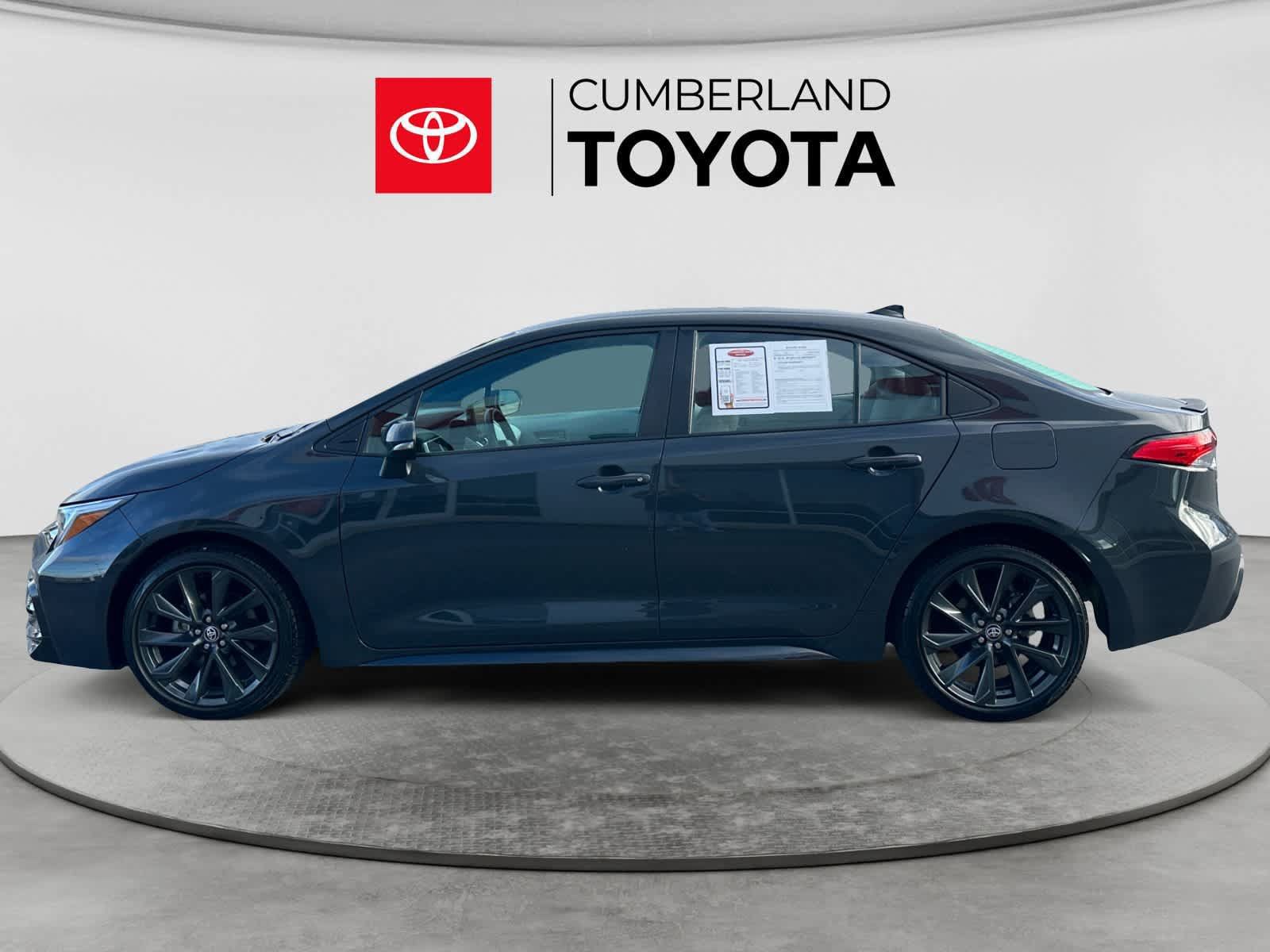Used 2025 Toyota Corolla SE w/ Convenience Package FWD image 2