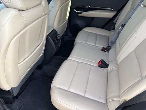 Used 2024 Cadillac XT4 Luxury w/ Cold Weather Package FWD image 10