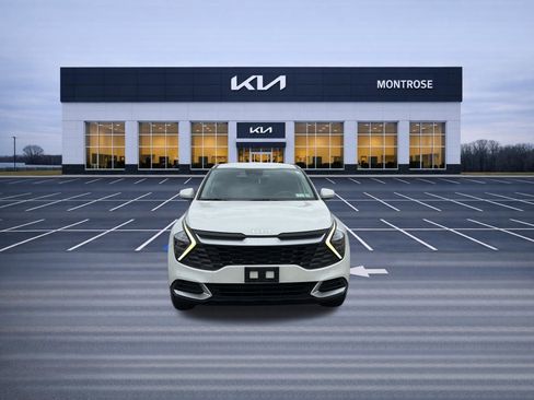 Used 2025 Kia Sportage LX image 2