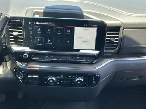 Certified 2025 GMC Sierra 1500 SLT RWD image 17
