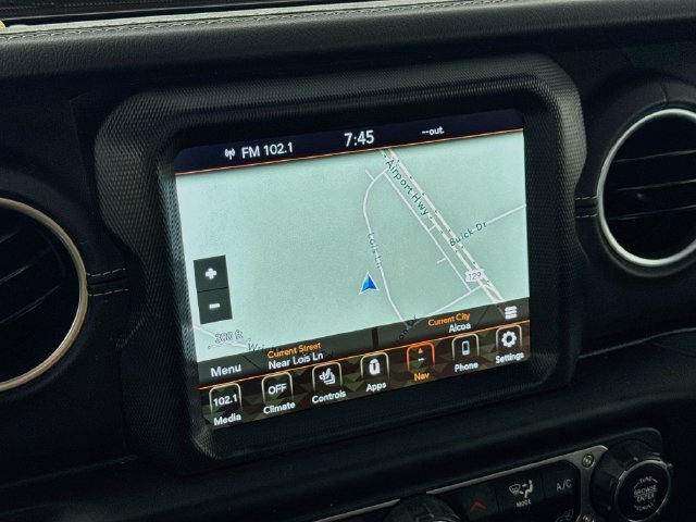Used 2022 Jeep Wrangler Unlimited Sahara w/ Cold Weather Group AWD/4WD image 17
