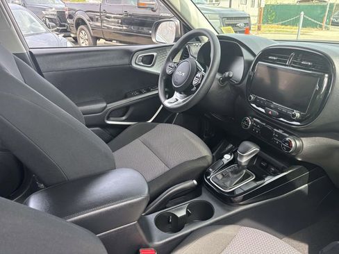 Used 2023 Kia Soul S FWD image 12