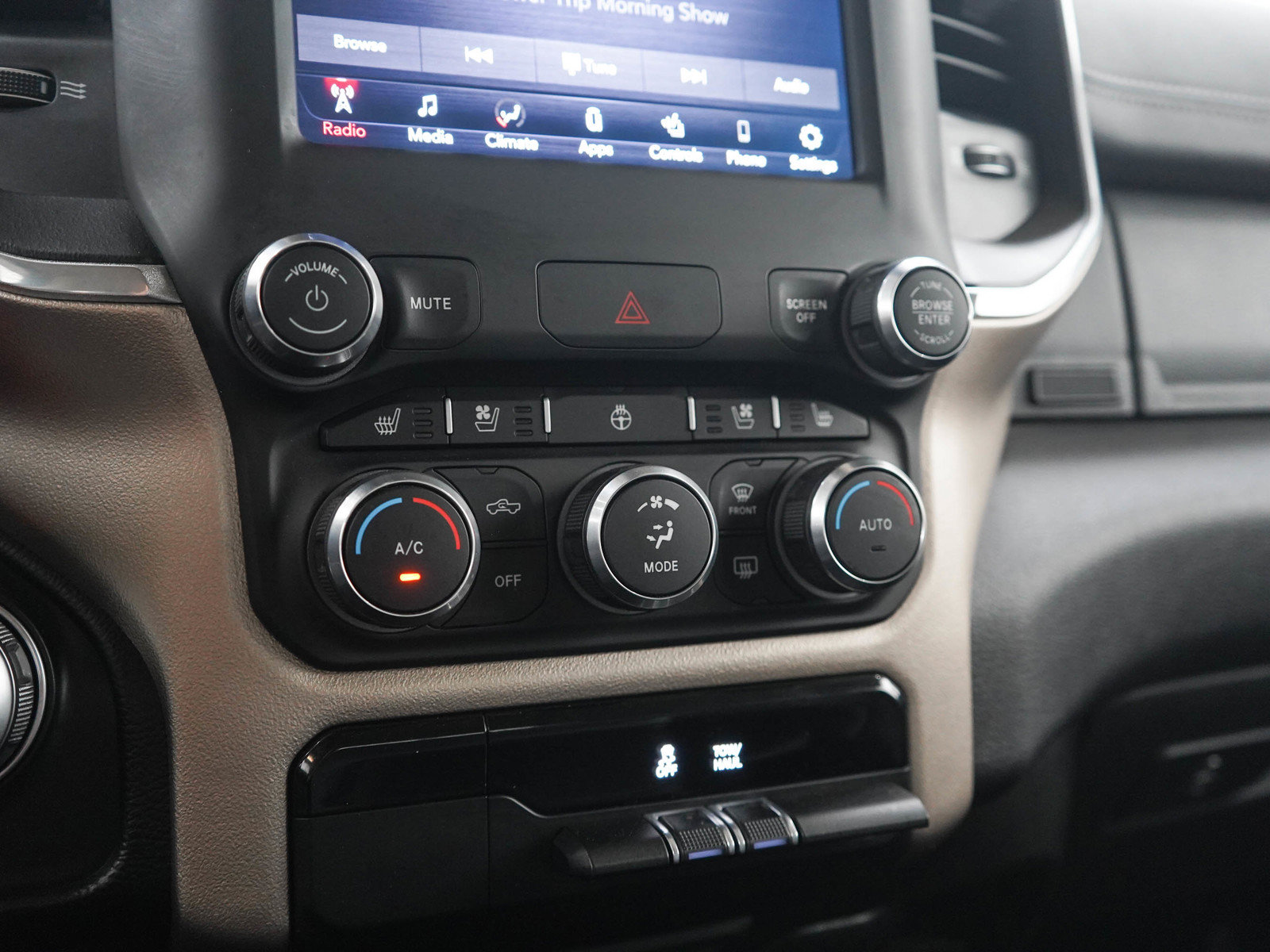 Used 2019 RAM 1500 Laramie AWD/4WD image 21