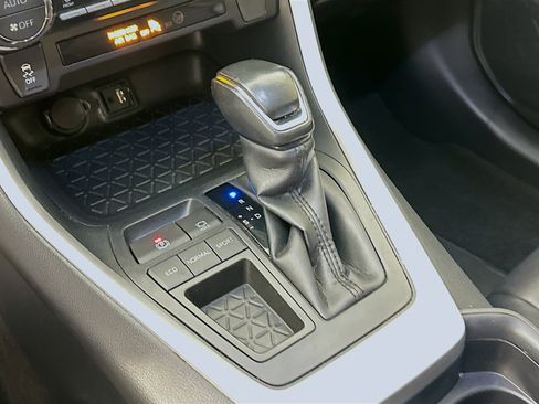 Used 2019 Toyota RAV4 XLE Premium image 24