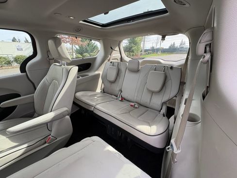 Used 2018 Chrysler Pacifica Limited w/ Advanced Safetytec Group image 21